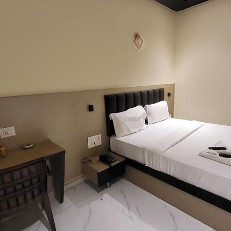 Fabhotel Prime Land - Nr Bkc Мумбаї Екстер'єр фото